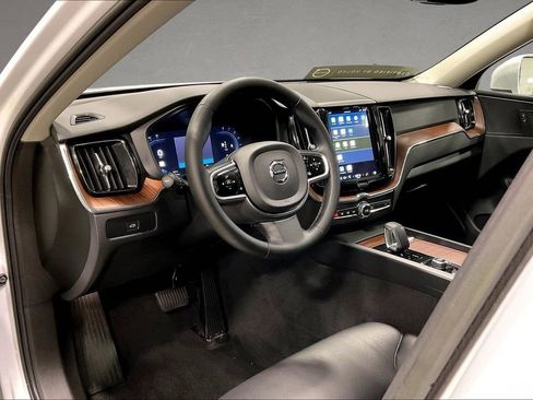 Certified 2023 Volvo XC60 B5 Plus w/ Climate Package AWD/4WD image 17