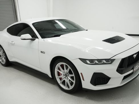 Used 2024 Ford Mustang GT Premium image 3