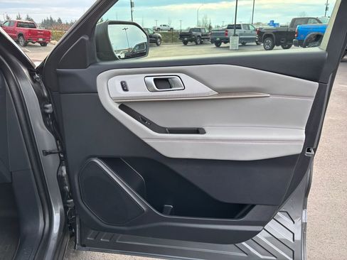 Used 2025 Ford Explorer Active w/ Active Comfort Package image 26