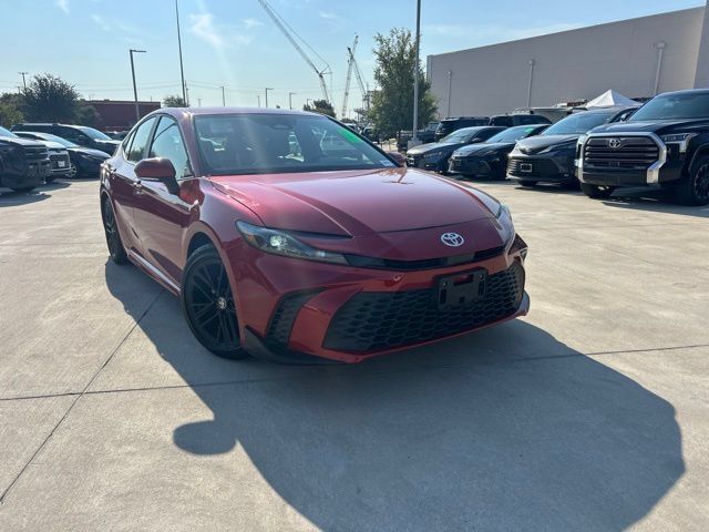 Used 2025 Toyota Camry SE FWD image 1