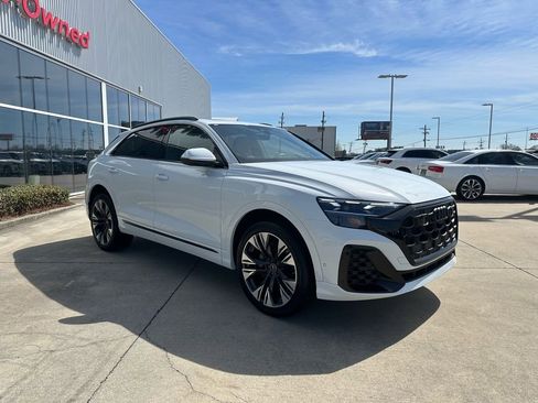 Certified 2025 Audi Q8 Prestige image 6
