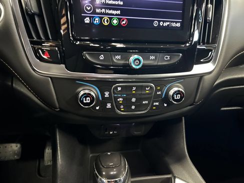 Used 2020 Chevrolet Traverse LT AWD/4WD image 19