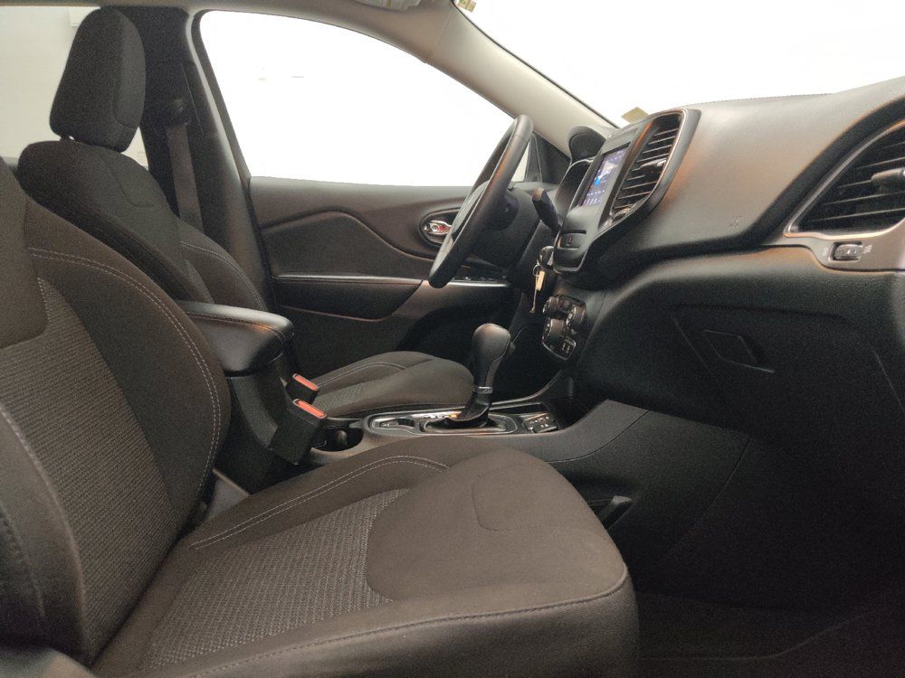 Used 2019 Jeep Cherokee Latitude w/ Popular Appearance Group FWD image 21