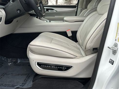 Used 2023 Jeep Grand Wagoneer L Series II w/ Premium Group II image 9