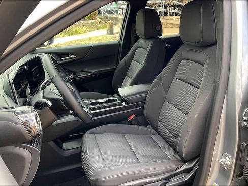 Used 2025 Chevrolet Equinox LT image 7