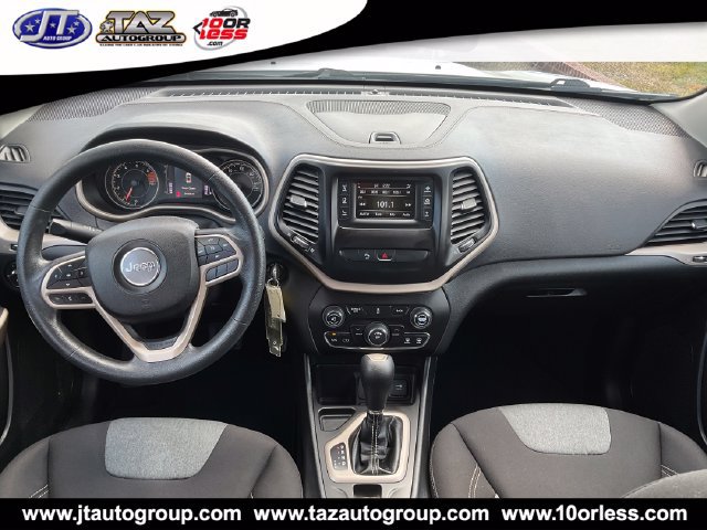 Used 2018 Jeep Cherokee Latitude FWD image 17