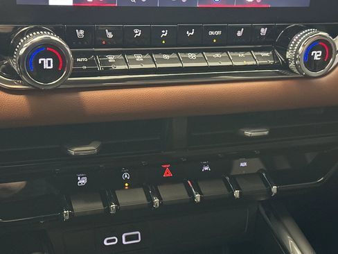 Used 2023 GMC Canyon AT4 w/ AT4 Premium Package image 18