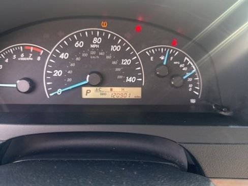 Used 2012 Toyota Camry L image 10