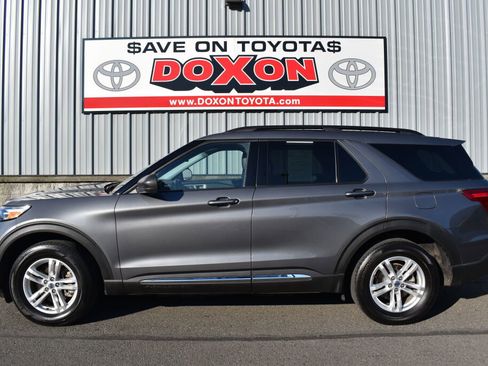 Used 2023 Ford Explorer XLT w/ Equipment Group 202A image 4