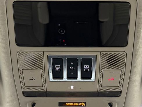 Used 2023 Land Rover Discovery S AWD/4WD image 27