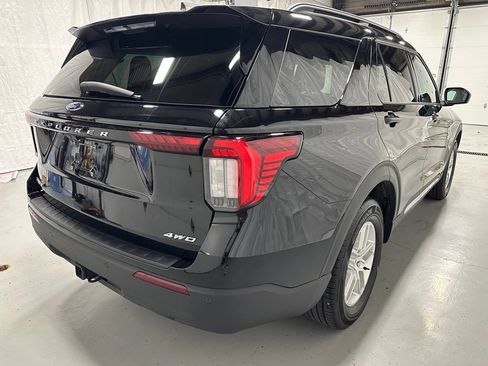 Used 2025 Ford Explorer Active AWD/4WD image 7