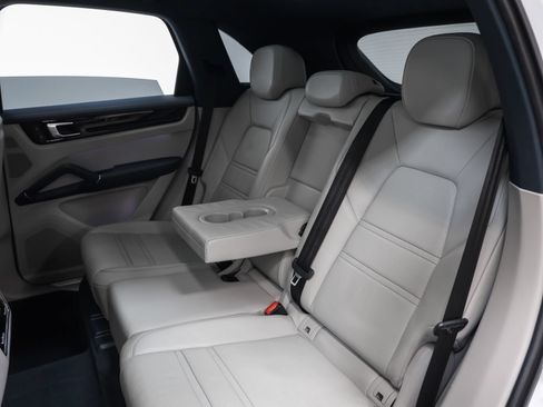 Certified 2023 Porsche Cayenne AWD/4WD image 39