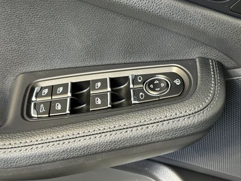 Certified 2026 Porsche Macan AWD/4WD image 13