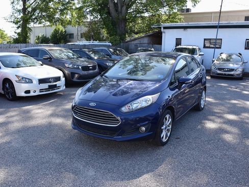 Used 2016 Ford Fiesta SE w/ Equipment Group 201A FWD image 2