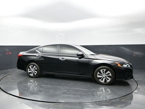 Used 2025 Nissan Altima 2.5 S FWD image 6