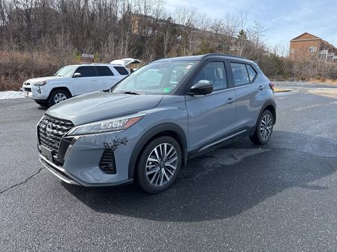 Used 2024 Nissan Kicks SR w/ SR Premium Package image 2