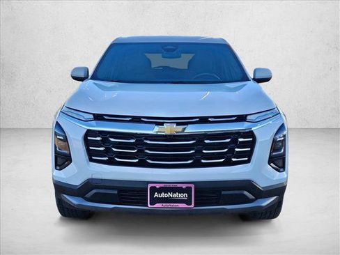 Used 2025 Chevrolet Equinox LT FWD image 2