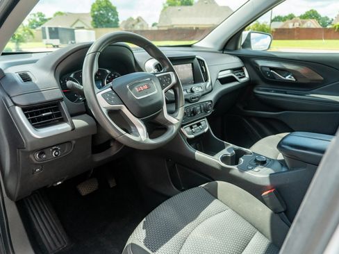 Used 2024 GMC Terrain SLE w/ Driver Convenience Package FWD image 11