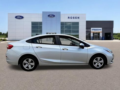 Used 2018 Chevrolet Cruze LS FWD image 2