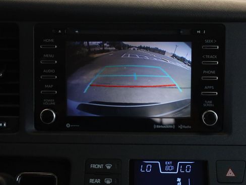 Used 2020 Toyota Sienna LE FWD image 33