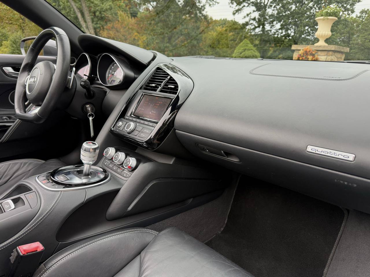 Used 2015 Audi R8 V8 w/ Full Leather Package AWD/4WD image 22