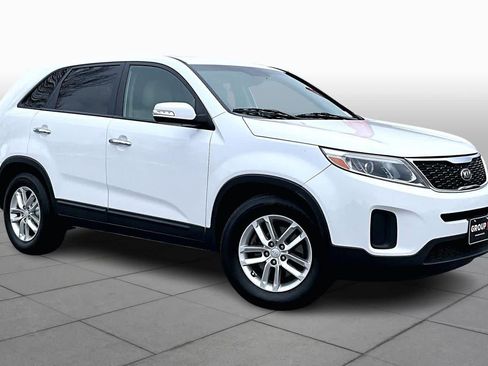 Used 2015 Kia Sorento LX image 2