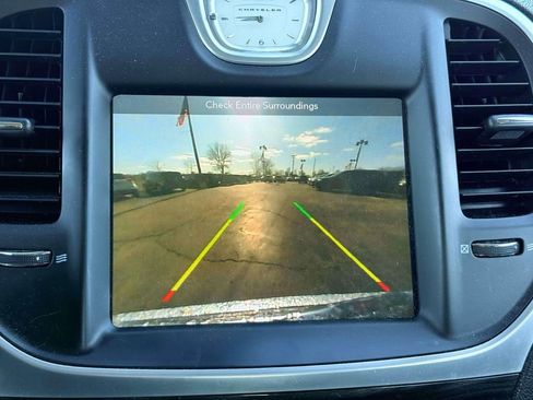 Used 2019 Chrysler 300 Touring w/ Driver Convenience Group RWD image 19