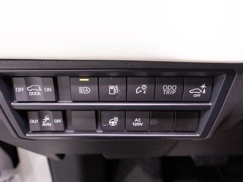 Used 2024 Toyota Sequoia Capstone AWD/4WD image 34