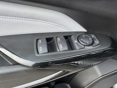 Used 2025 Chevrolet Trax LT image 11