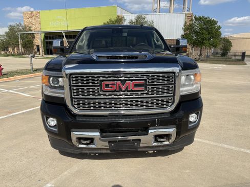 Used 2019 GMC Sierra 2500 Denali w/ Duramax Plus Package image 8
