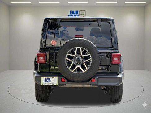 Used 2025 Jeep Wrangler Unlimited Sahara AWD/4WD image 9
