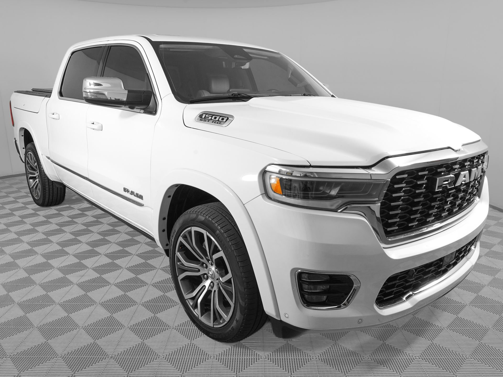 Used 2025 RAM 1500 Tungsten AWD/4WD image 3