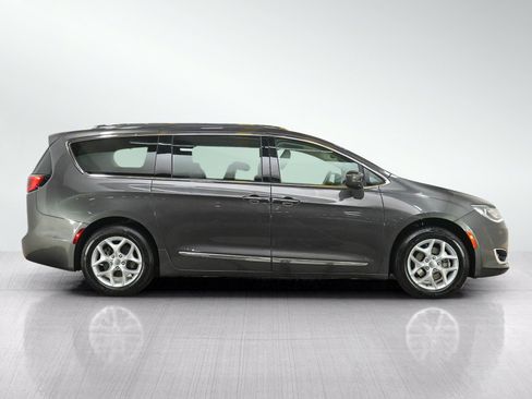 Used 2018 Chrysler Pacifica Touring-L Plus w/ Tire & Wheel Group FWD image 6