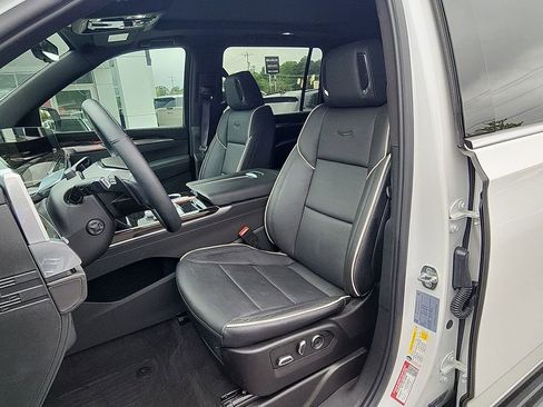 Certified 2025 Cadillac Escalade ESV Premium Luxury AWD/4WD image 20