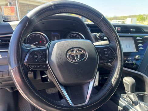 Used 2019 Toyota Camry SE image 11