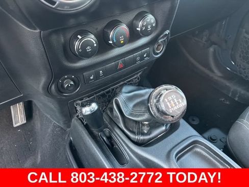 Used 2016 Jeep Wrangler Unlimited Rubicon w/ Connectivity Group AWD/4WD image 26