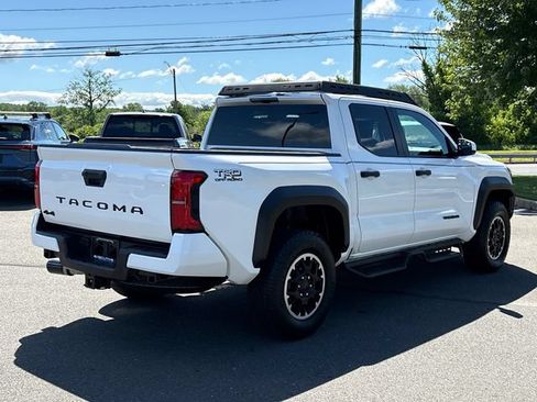 Used 2024 Toyota Tacoma TRD Off-Road AWD/4WD image 4