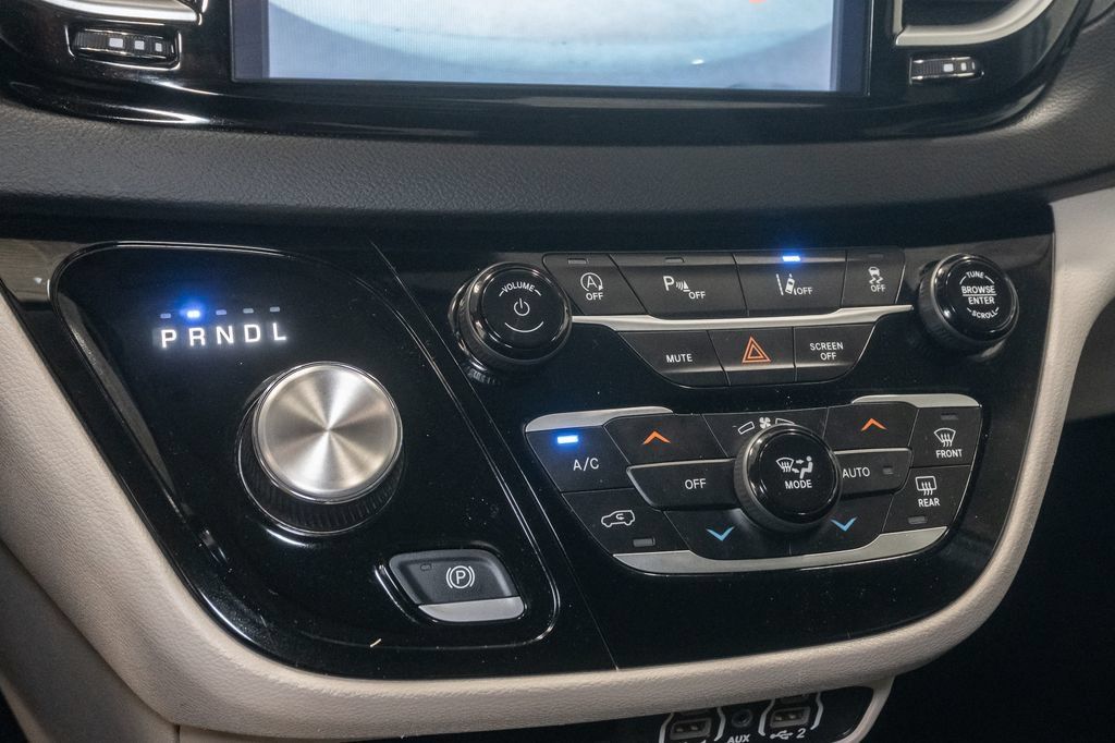 Certified 2024 Chrysler Pacifica Touring-L FWD image 20