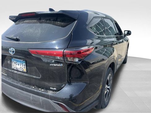 Used 2021 Toyota Highlander XLE AWD/4WD image 4