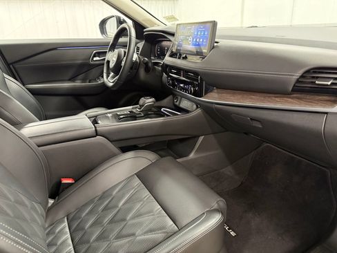 Used 2024 Nissan Rogue Platinum FWD image 25