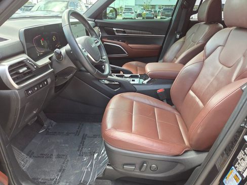 Used 2024 Kia Telluride EX w/ EX Captain's Chair Package image 25