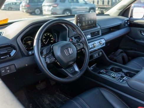 Used 2024 Honda Pilot TrailSport image 13