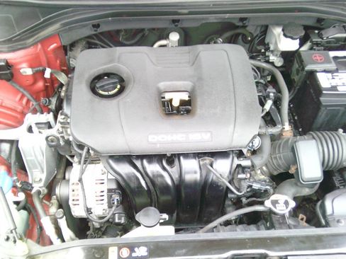 Used 2017 Hyundai Elantra SE image 19