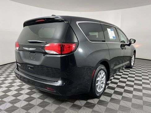 Used 2023 Chrysler Voyager LX FWD image 8