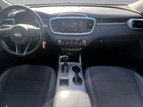 Used 2016 Kia Sorento AWD w/ LX Convenience Package image 16