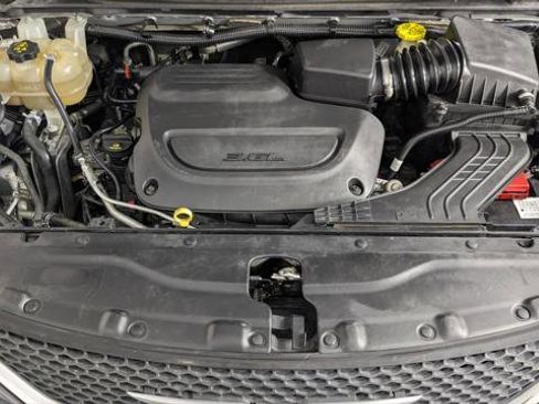 Used 2020 Chrysler Voyager Lxi image 30