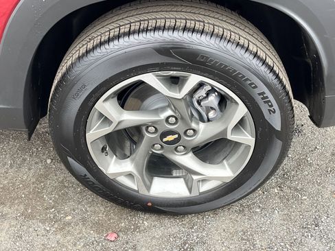 Used 2025 Chevrolet Trax LT image 28