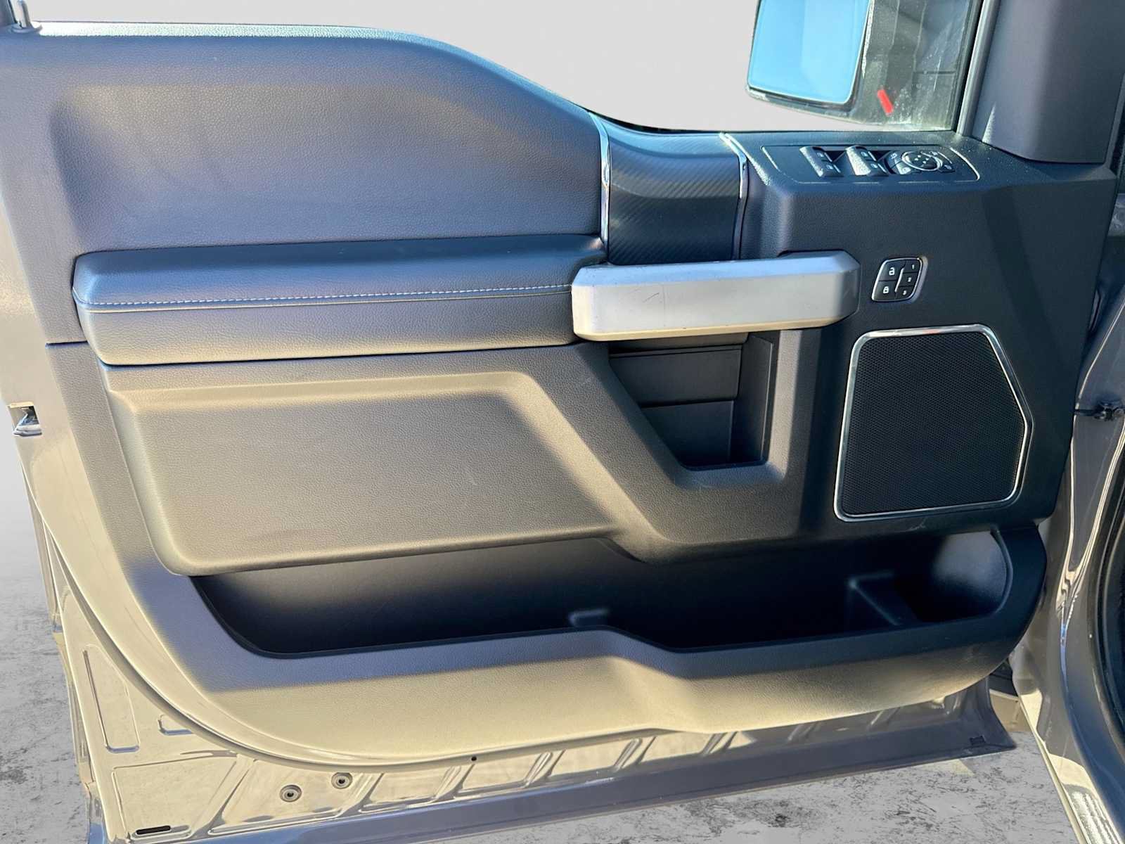 Used 2020 Ford F150 Lariat w/ Equipment Group 502A Luxury AWD/4WD image 29