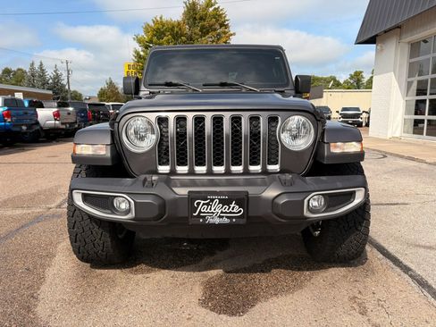 Used 2023 Jeep Gladiator Overland AWD/4WD image 3