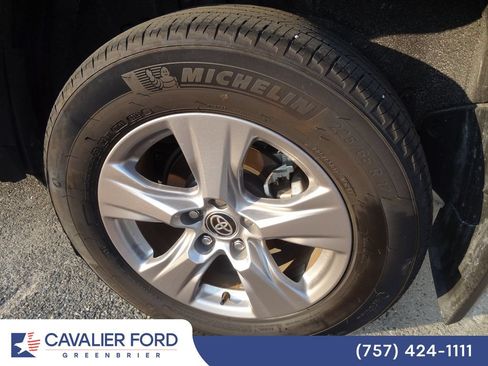 Used 2025 Toyota RAV4 XLE w/ Convenience Package AWD/4WD image 10